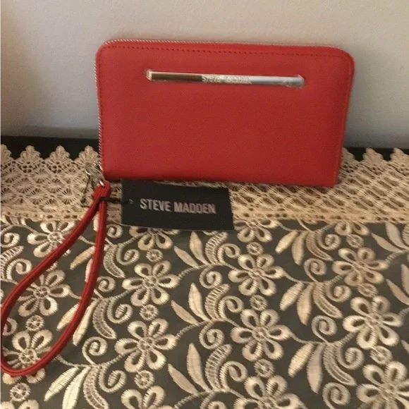 Steve Madden wristlet - Picture 6 of 7